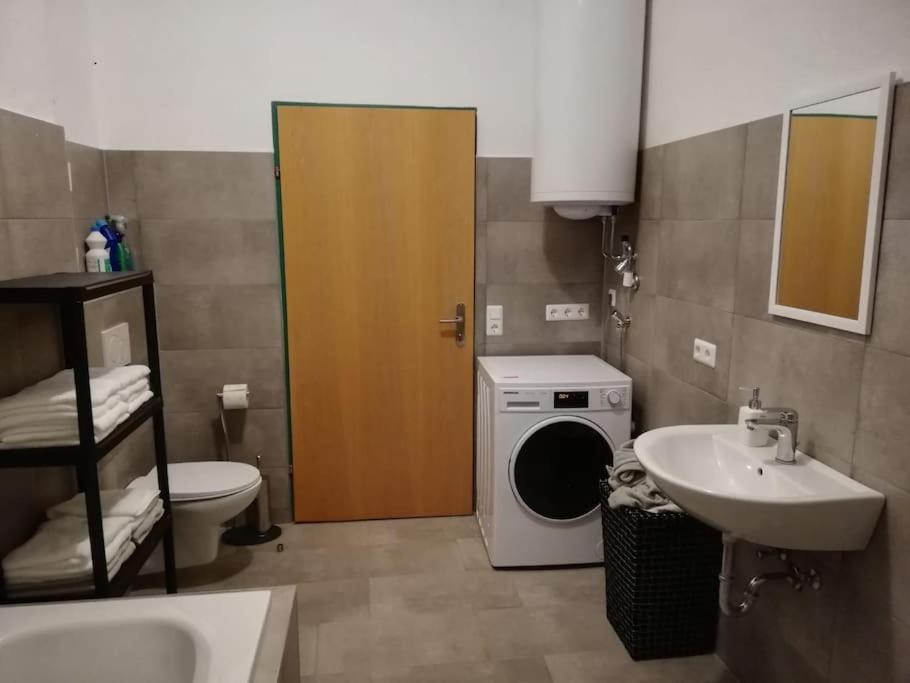 Rent A Apartment *